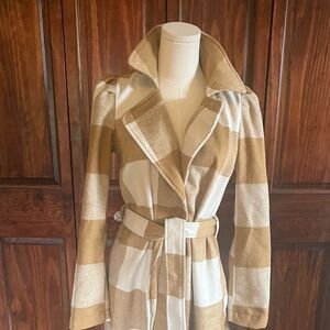 G by Giuliana Beige and White Patterned Coat
